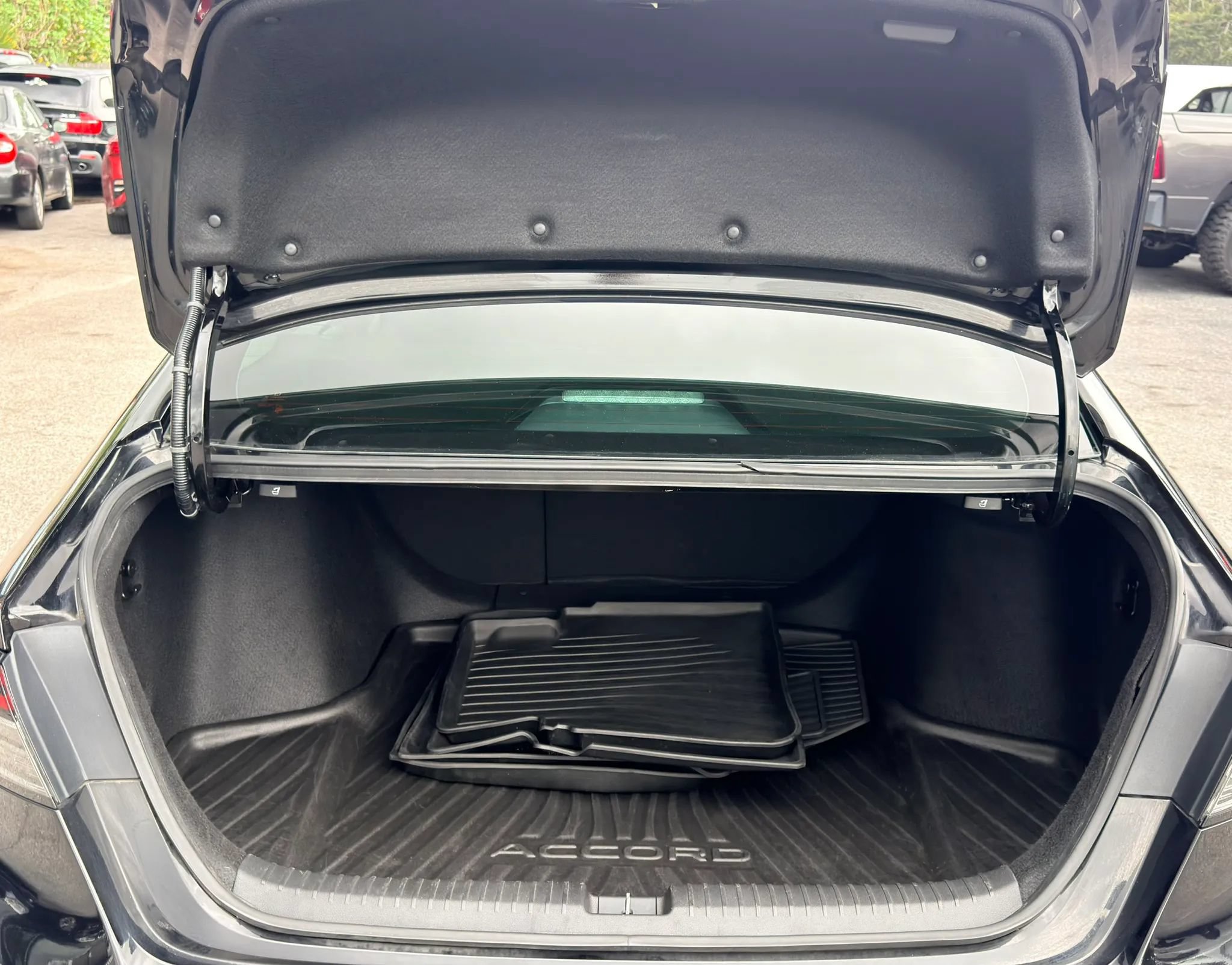 Used 2023 Honda Accord EX image 11