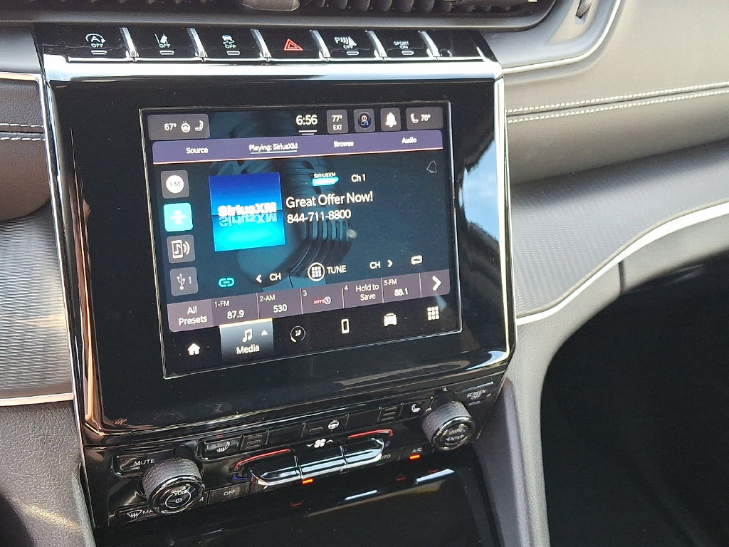 Certified 2025 Jeep Grand Cherokee Laredo w/ Luxury Tech Group I AWD/4WD image 19