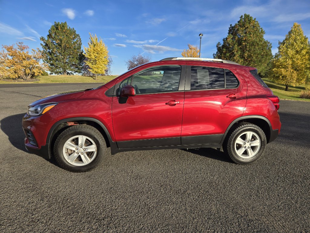 Used 2022 Chevrolet Trax LT w/ LT Convenience Package image 8