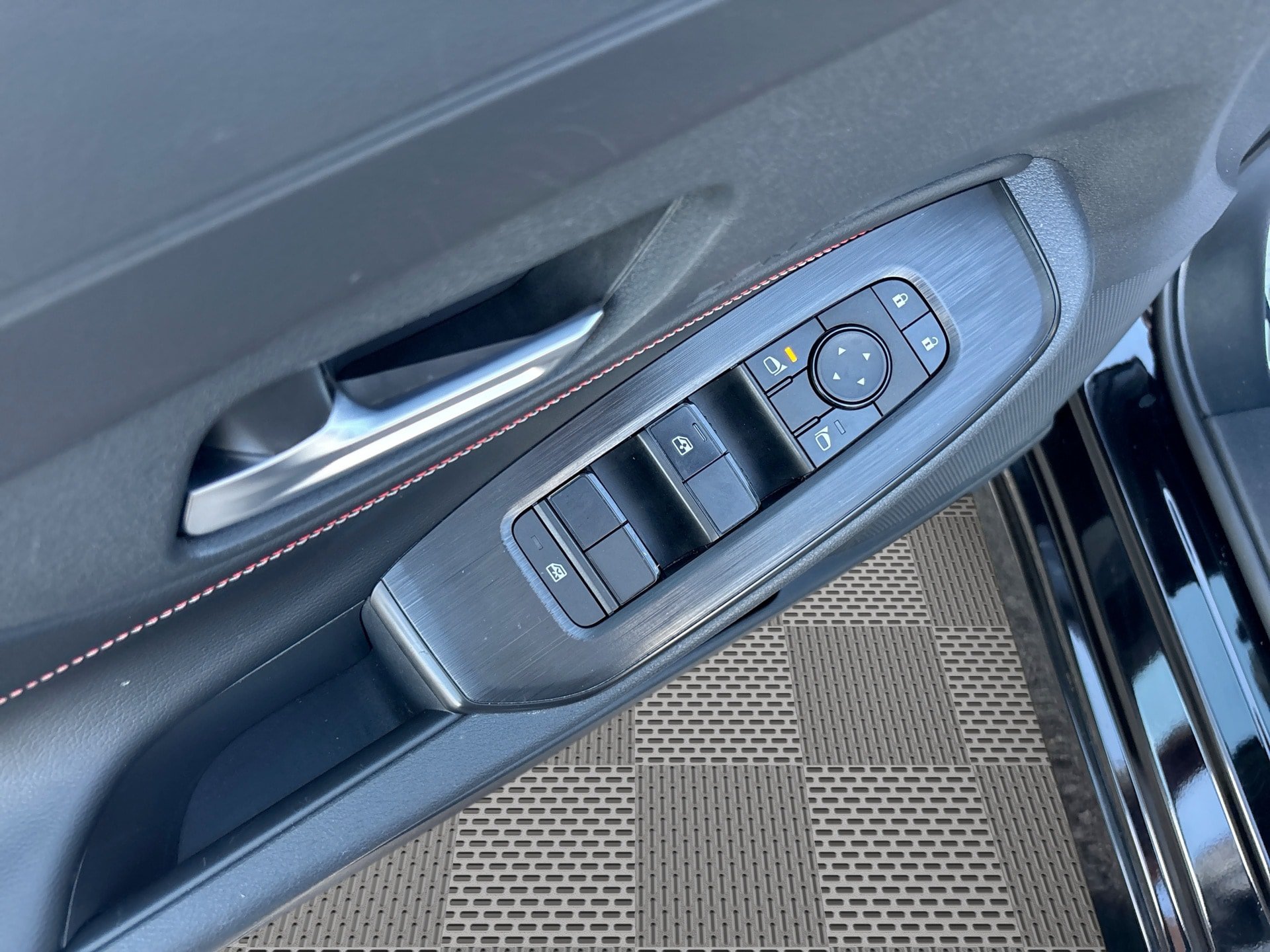 Used 2026 Nissan Sentra SR w/ Floor Mat Package FWD image 15