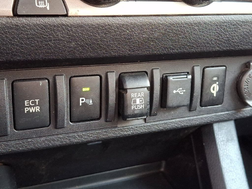 Used 2020 Toyota Tacoma Limited AWD/4WD image 25