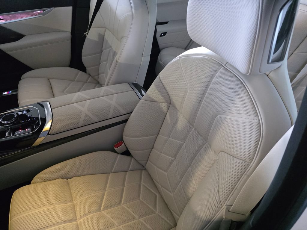 New 2026 BMW 740i w/ Executive Package RWD image 9