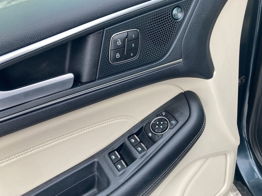 Used 2022 Ford Edge Titanium image 14