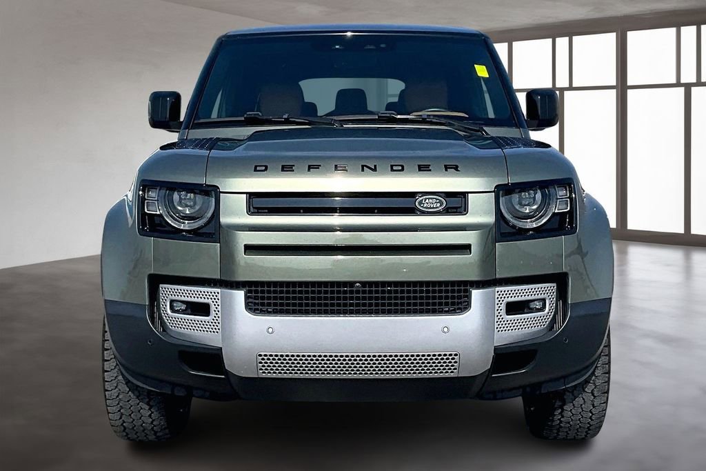 Used 2023 Land Rover Defender 130 SE image 3