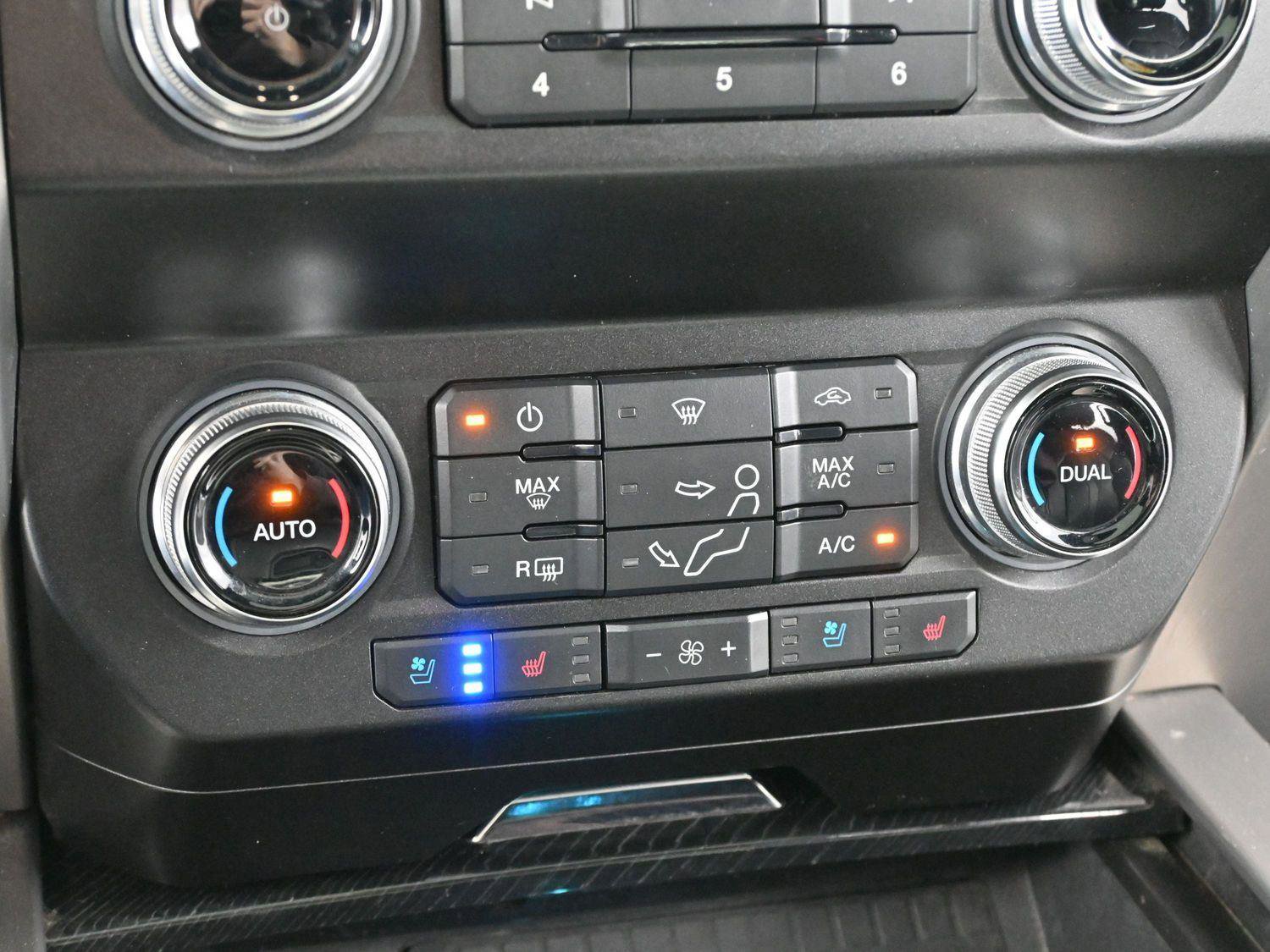 Used 2021 Ford F350 Platinum w/ Tremor Off-Road Package image 25