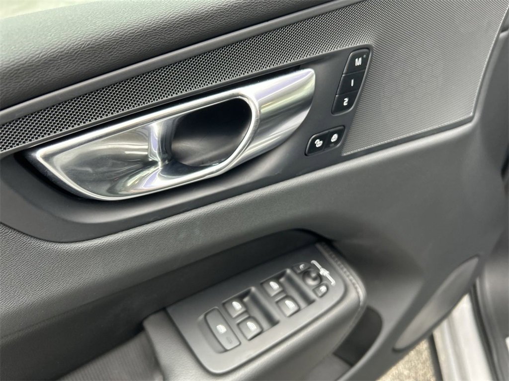 Certified 2023 Volvo XC60 B5 Core w/ Climate Package image 16