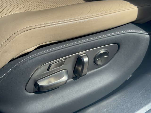 Used 2023 Lexus LS 500 w/ Accessory Package (Z2) RWD image 14