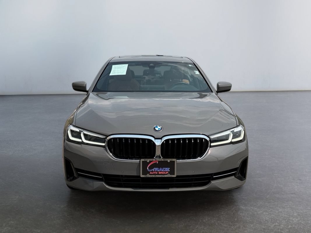 Used 2022 BMW 530i xDrive w/ Convenience Package AWD/4WD image 2
