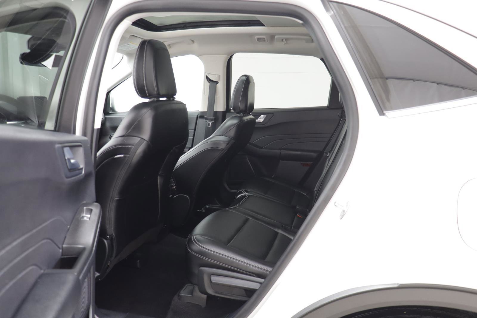 Used 2022 Ford Escape Titanium image 15