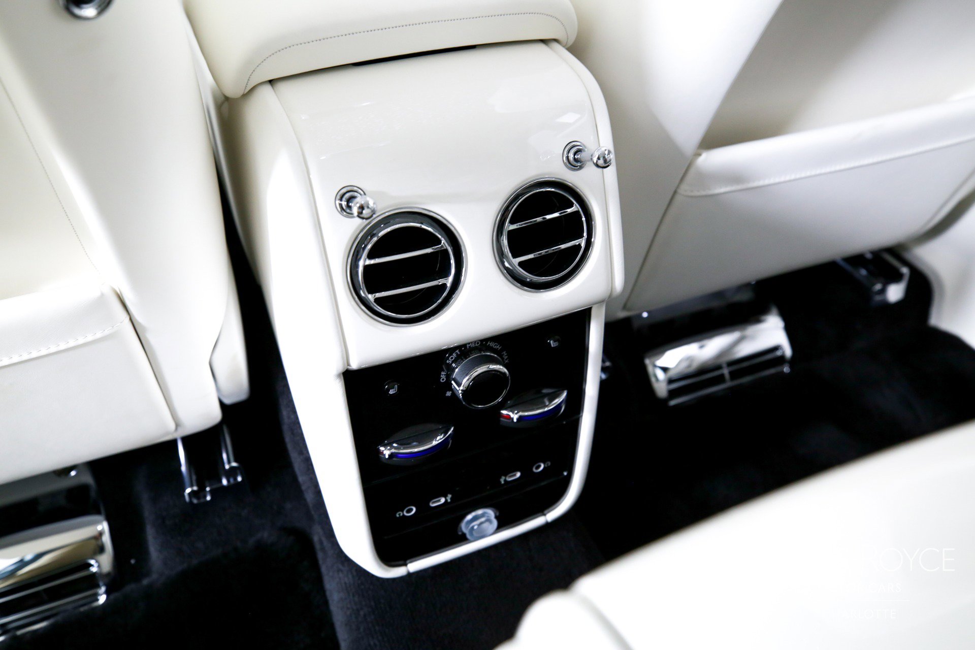 Used 2026 Rolls-Royce Cullinan image 22