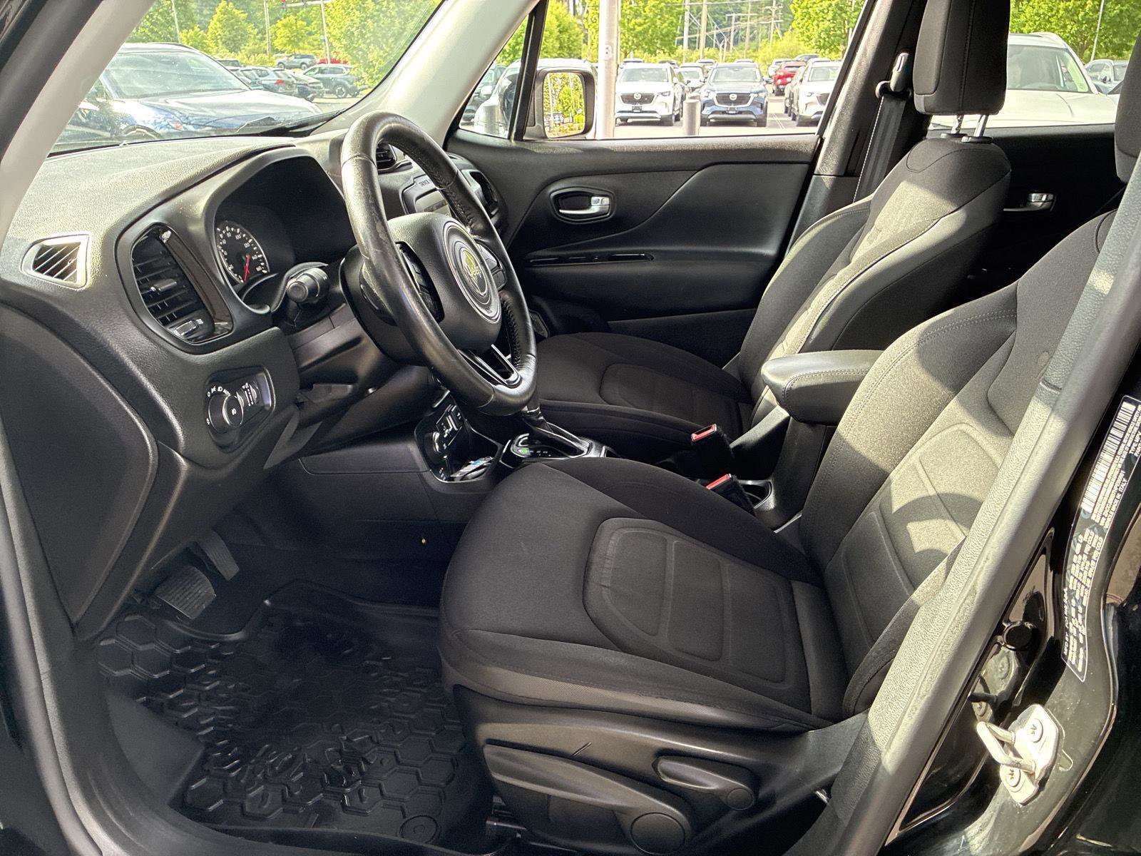 Used 2017 Jeep Renegade Altitude AWD/4WD image 10