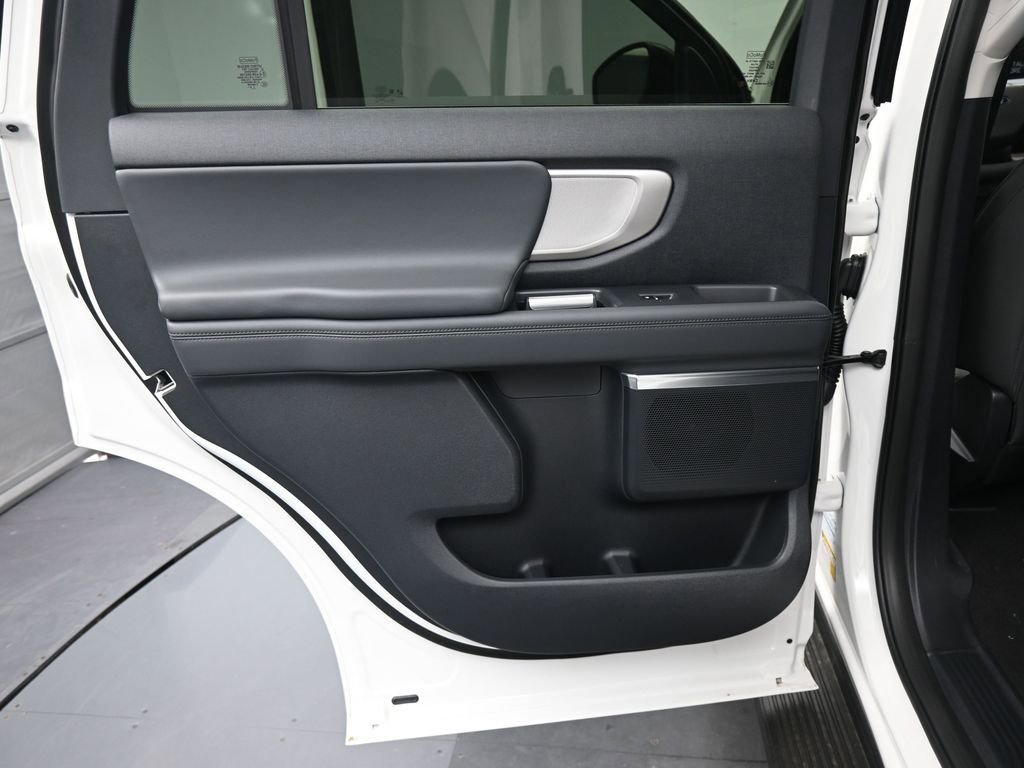 New 2026 Ford Expedition Active image 8