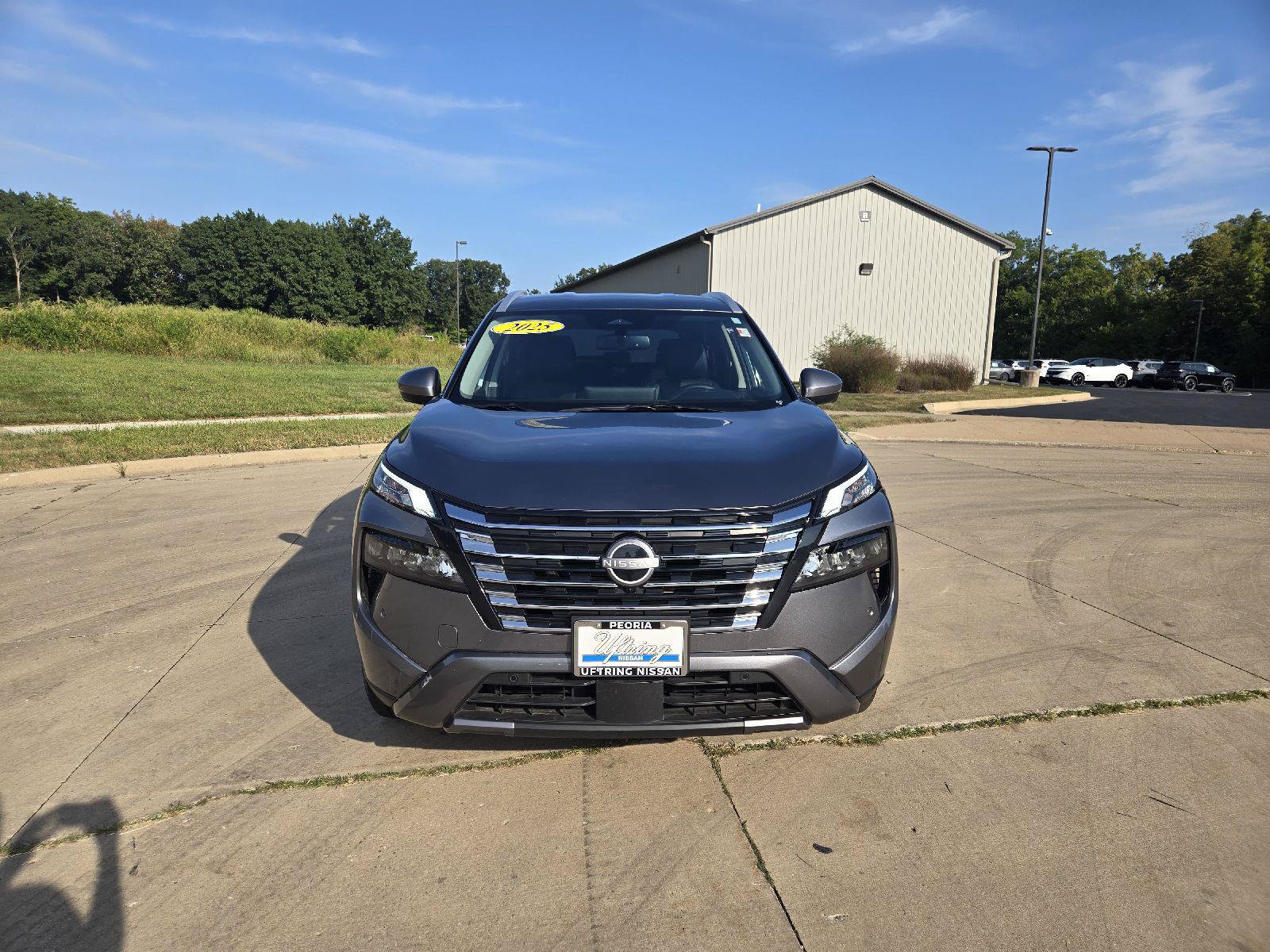 Used 2025 Nissan Rogue SL AWD/4WD image 7