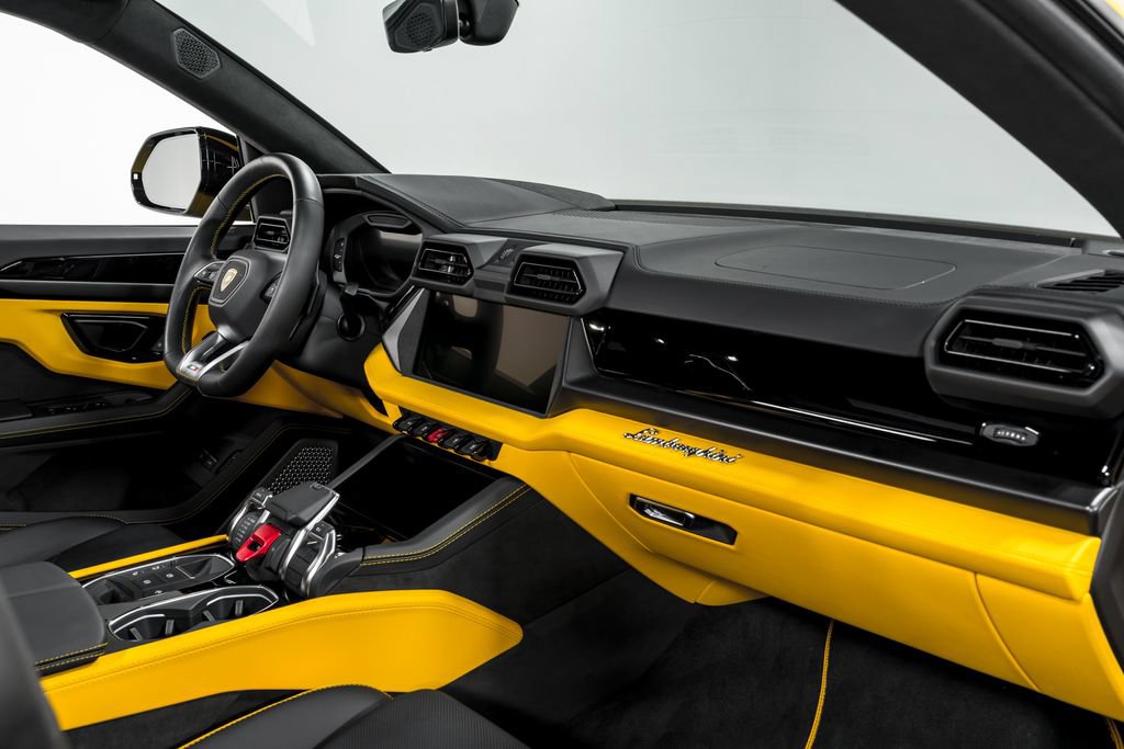 Used 2025 Lamborghini Urus S AWD/4WD image 38