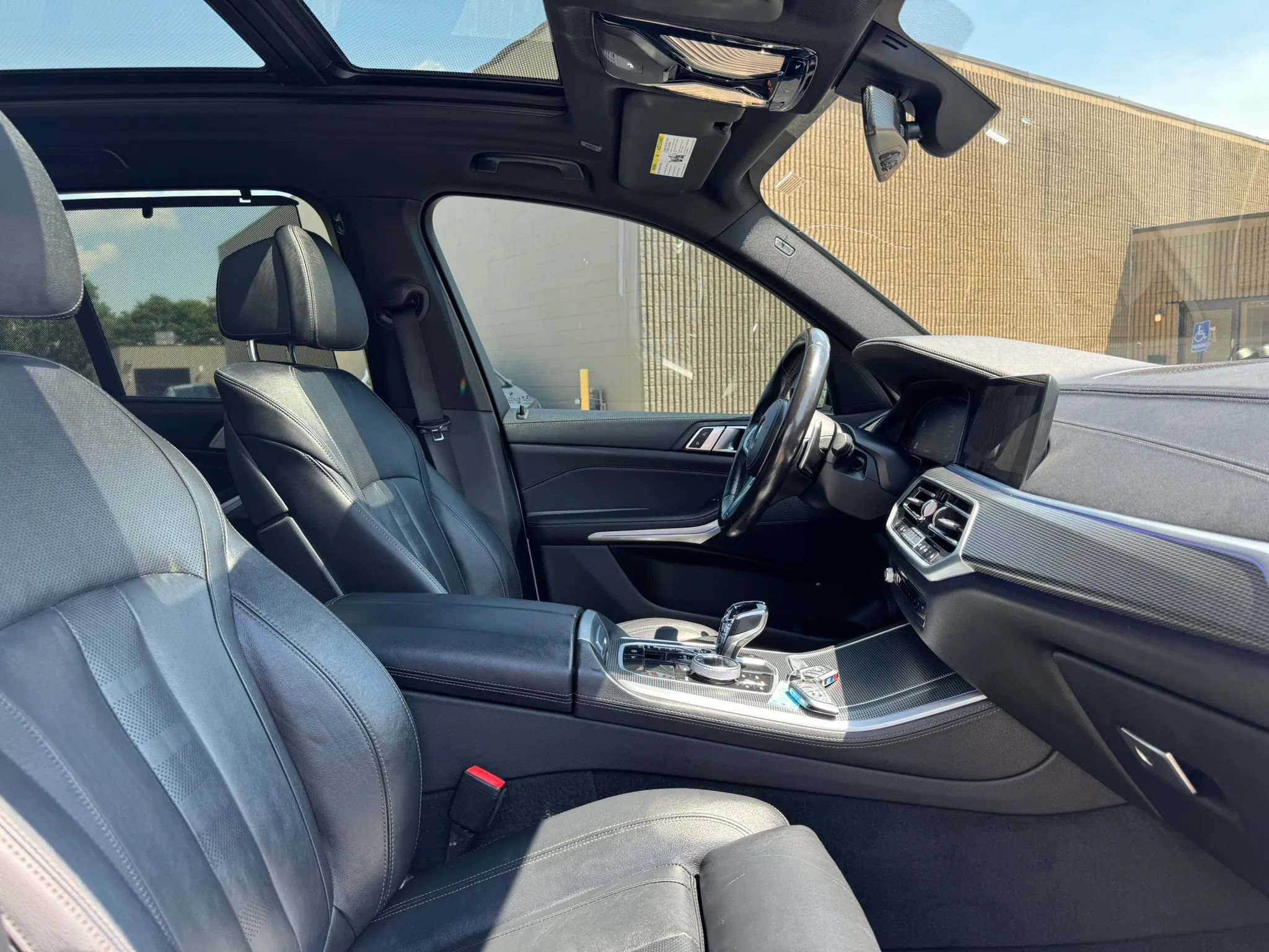 Used 2021 BMW X5 xDrive40i w/ M Sport Package AWD/4WD image 29