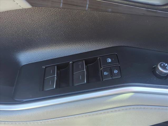 Used 2021 Toyota Highlander Limited FWD image 9