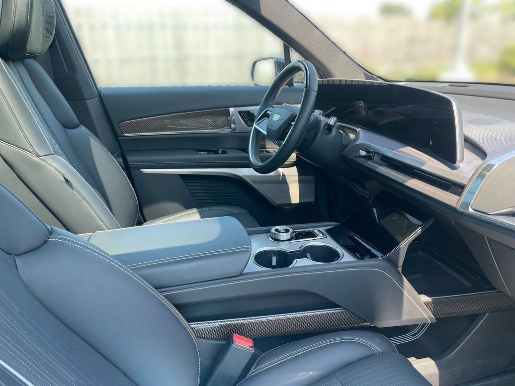 Certified 2026 Cadillac Vistiq Sport w/ LPO, Floor Liner Package AWD/4WD image 40