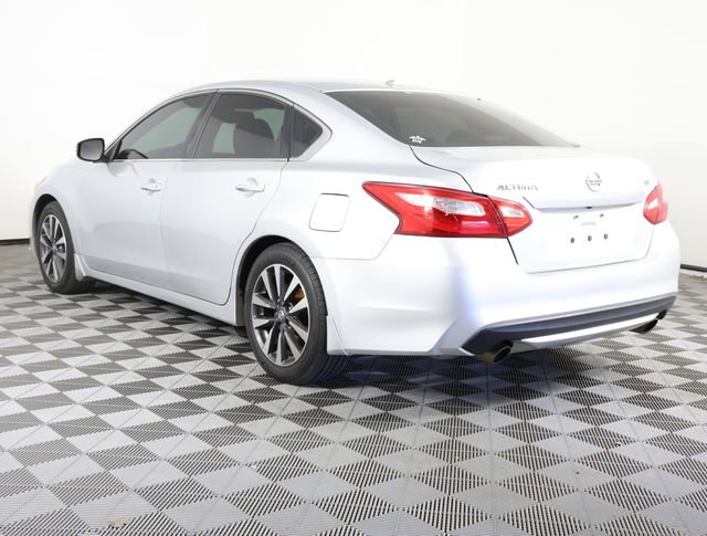 Used 2017 Nissan Altima 2.5 SV w/ Convenience Package image 3