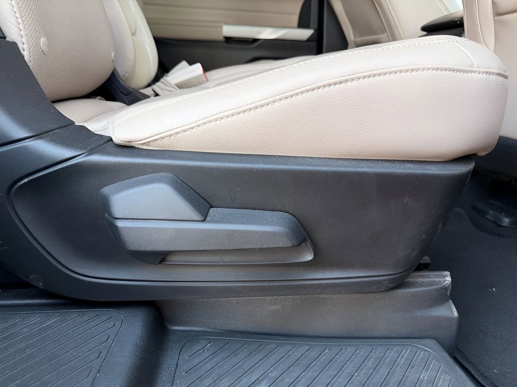 Used 2023 Ford Explorer Limited image 34