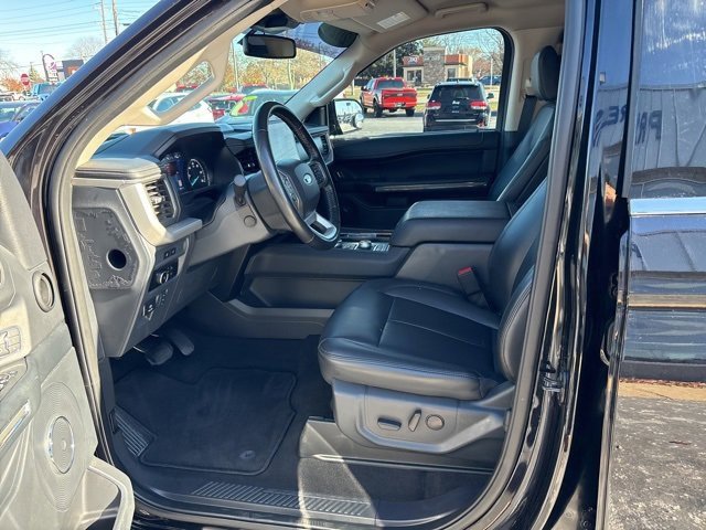 Used 2024 Ford Expedition XLT image 24