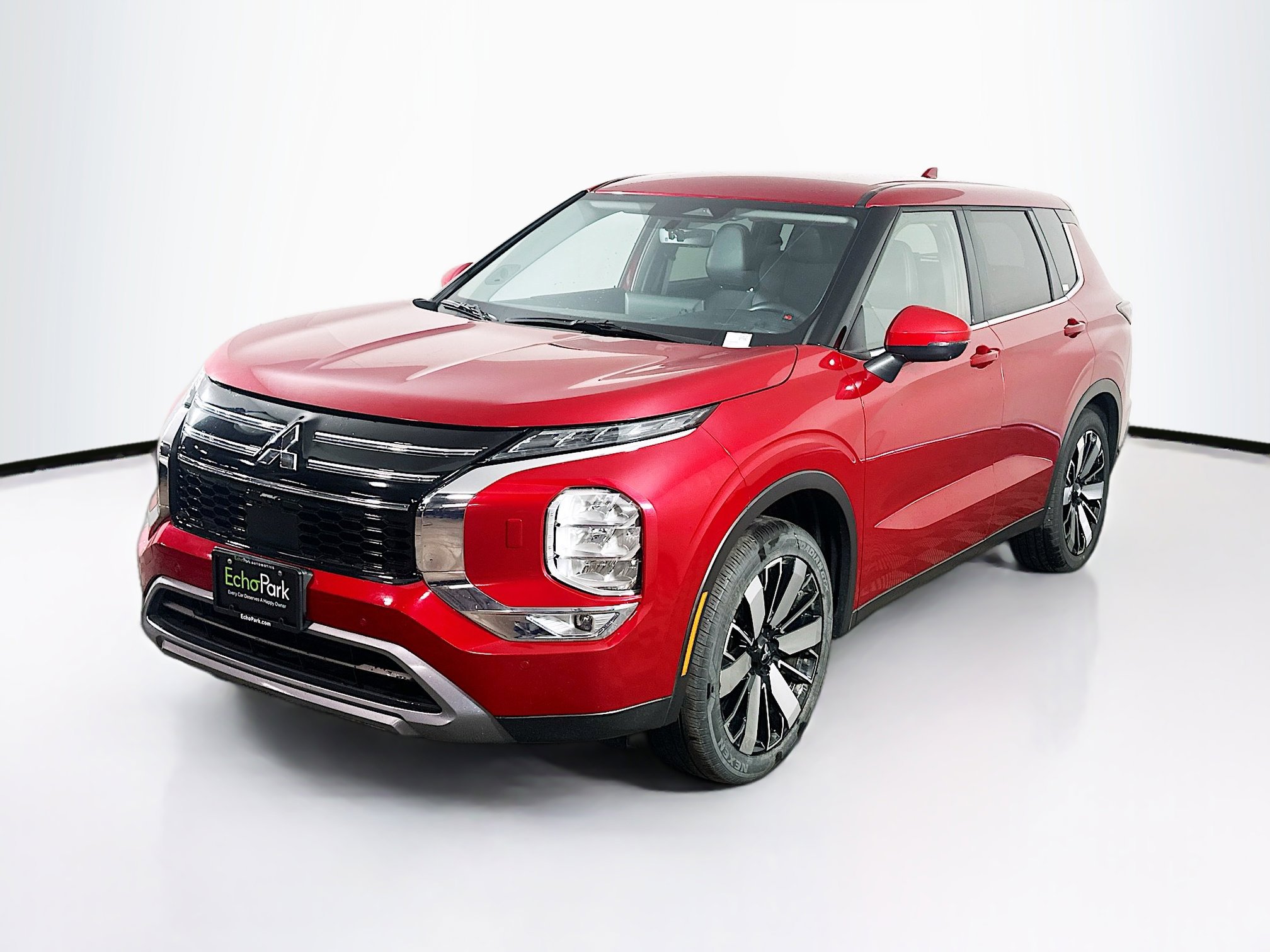 Used 2025 Mitsubishi Outlander SE image 3