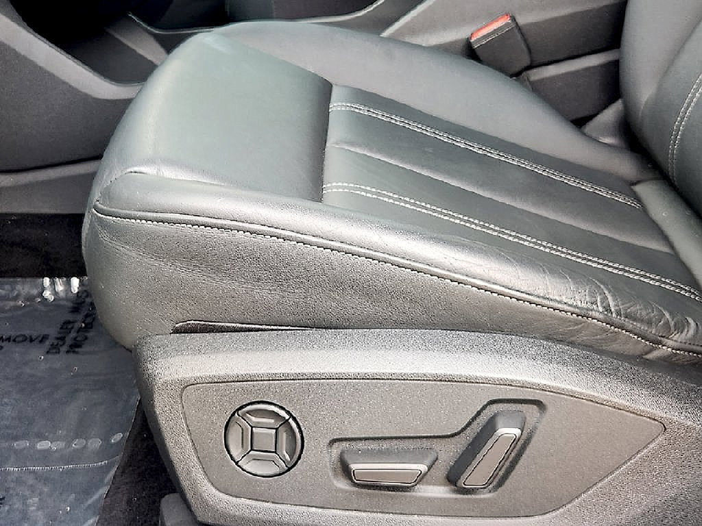 Used 2023 Audi Q4 e-tron Premium Plus AWD/4WD image 27