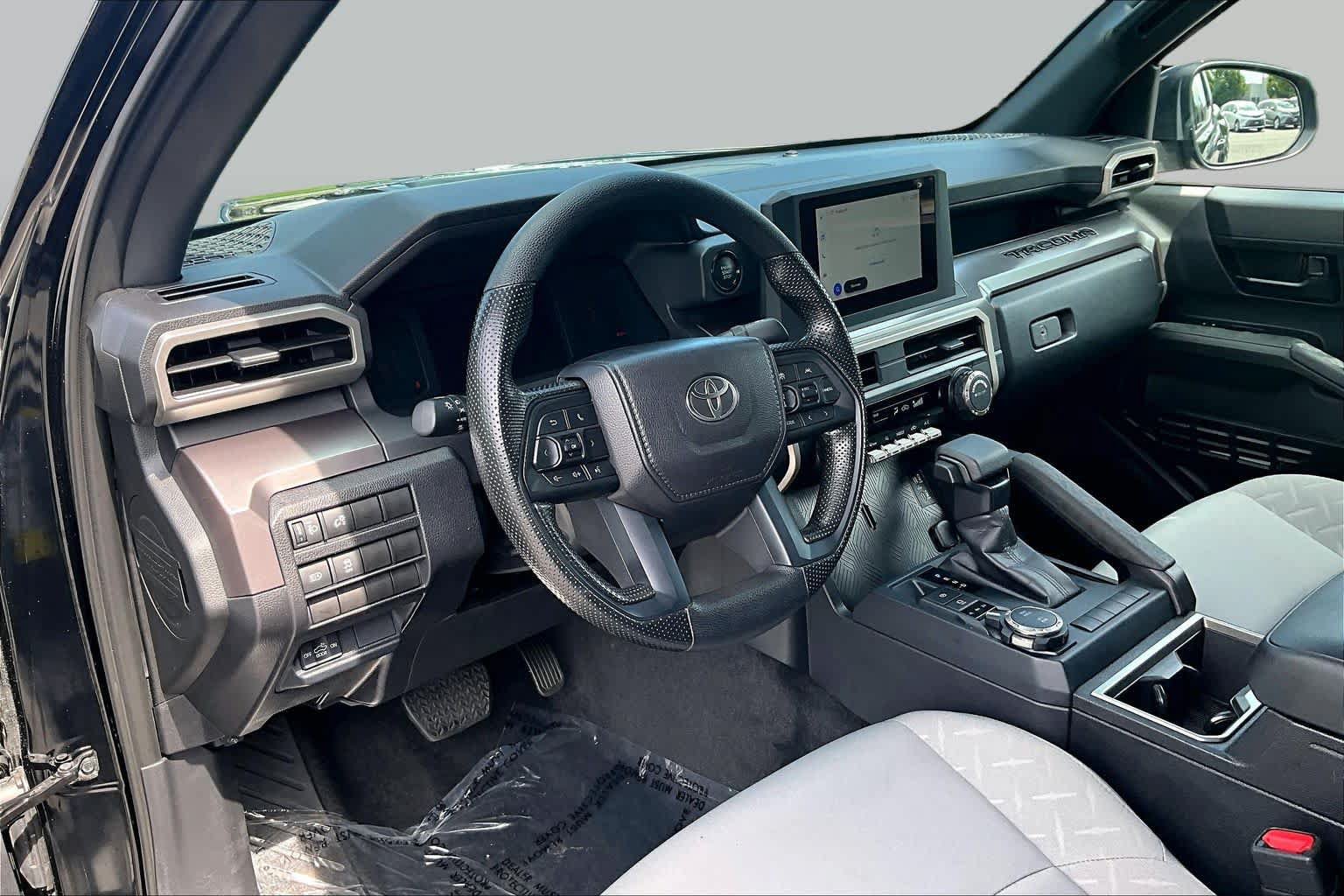 Used 2025 Toyota Tacoma SR5 AWD/4WD image 17