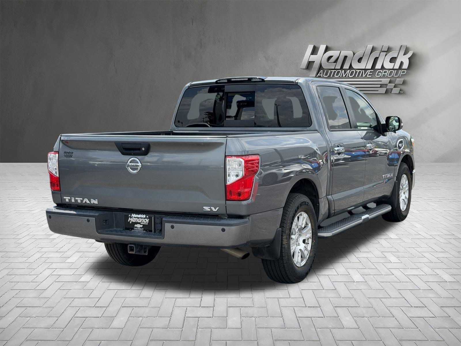 Used 2017 Nissan Titan SV RWD image 10