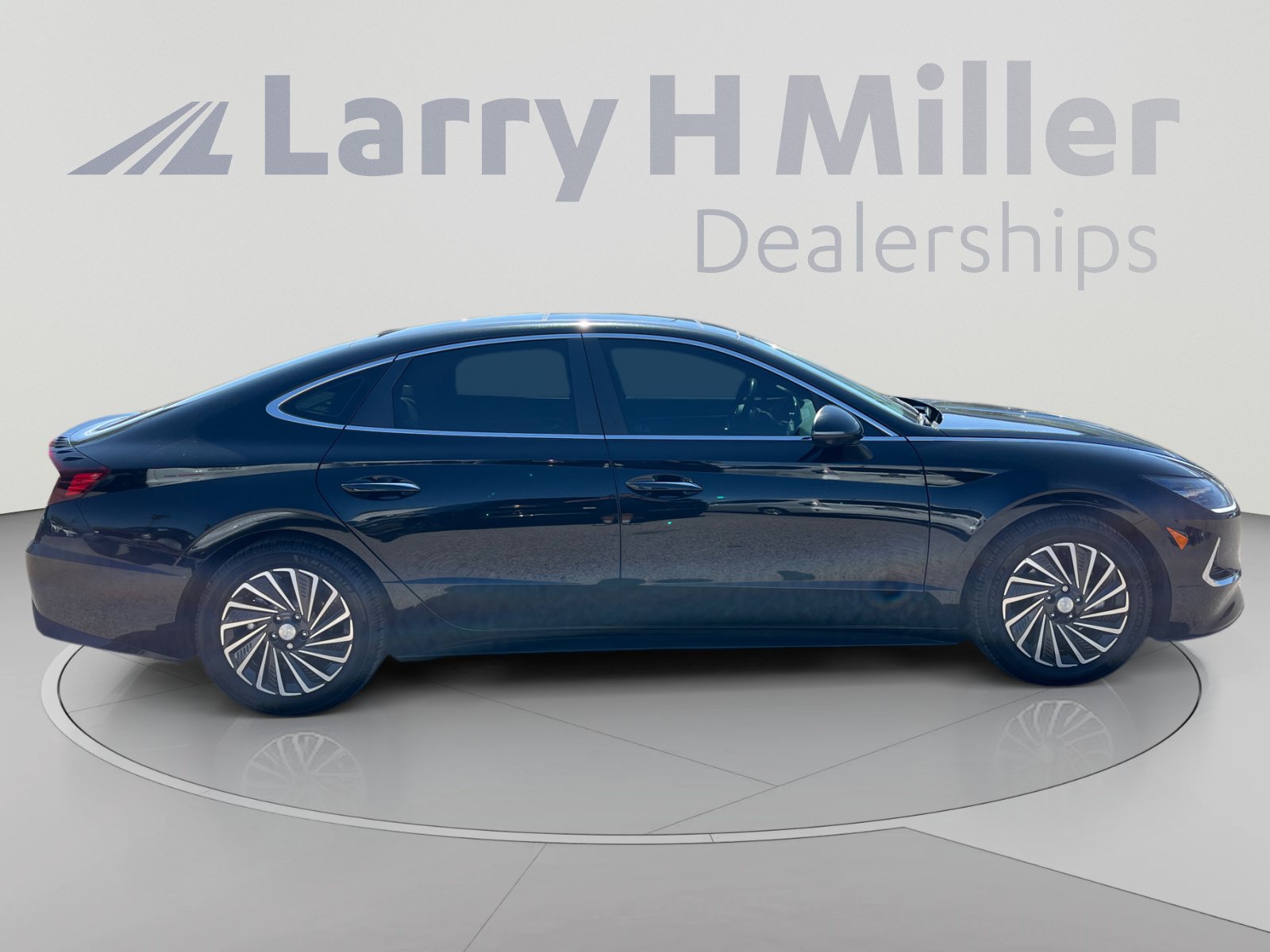 Used 2023 Hyundai Sonata Limited w/ Cargo Package FWD image 6