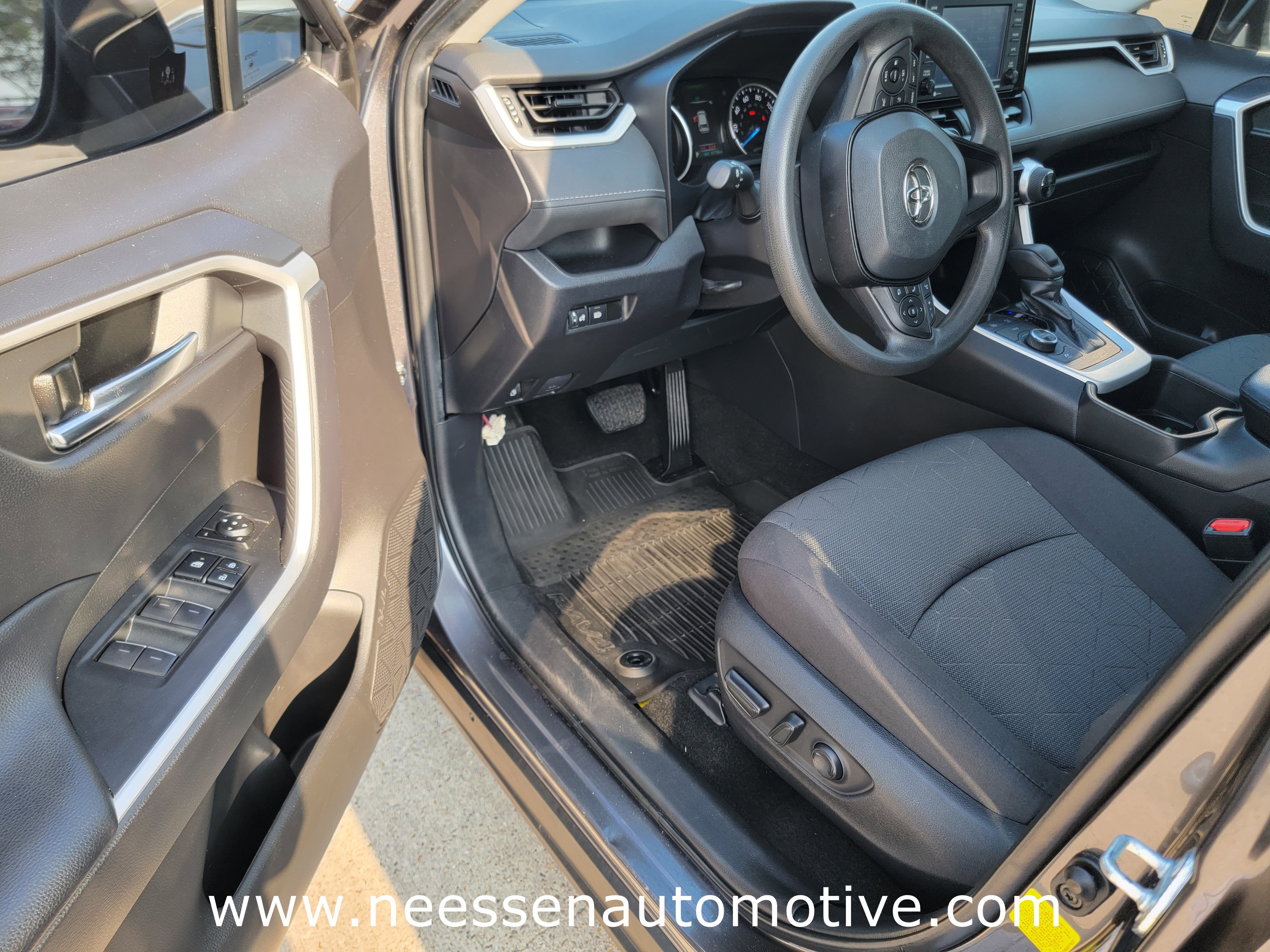 Used 2022 Toyota RAV4 XLE image 14