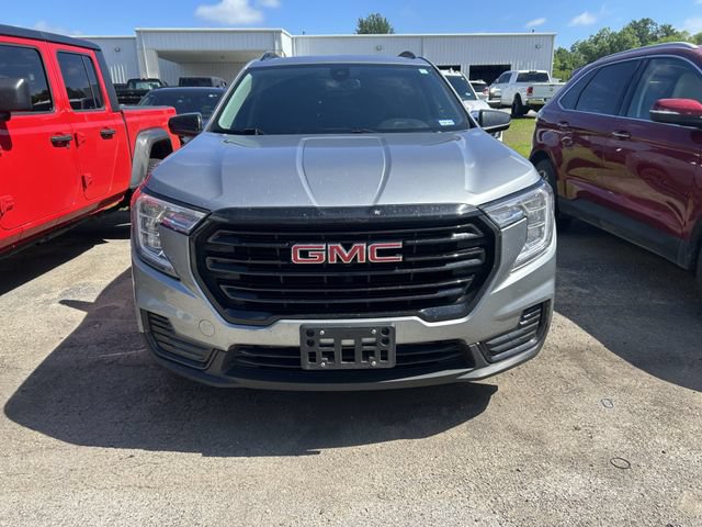 Used 2024 GMC Terrain SLE w/ Driver Convenience Package FWD image 2