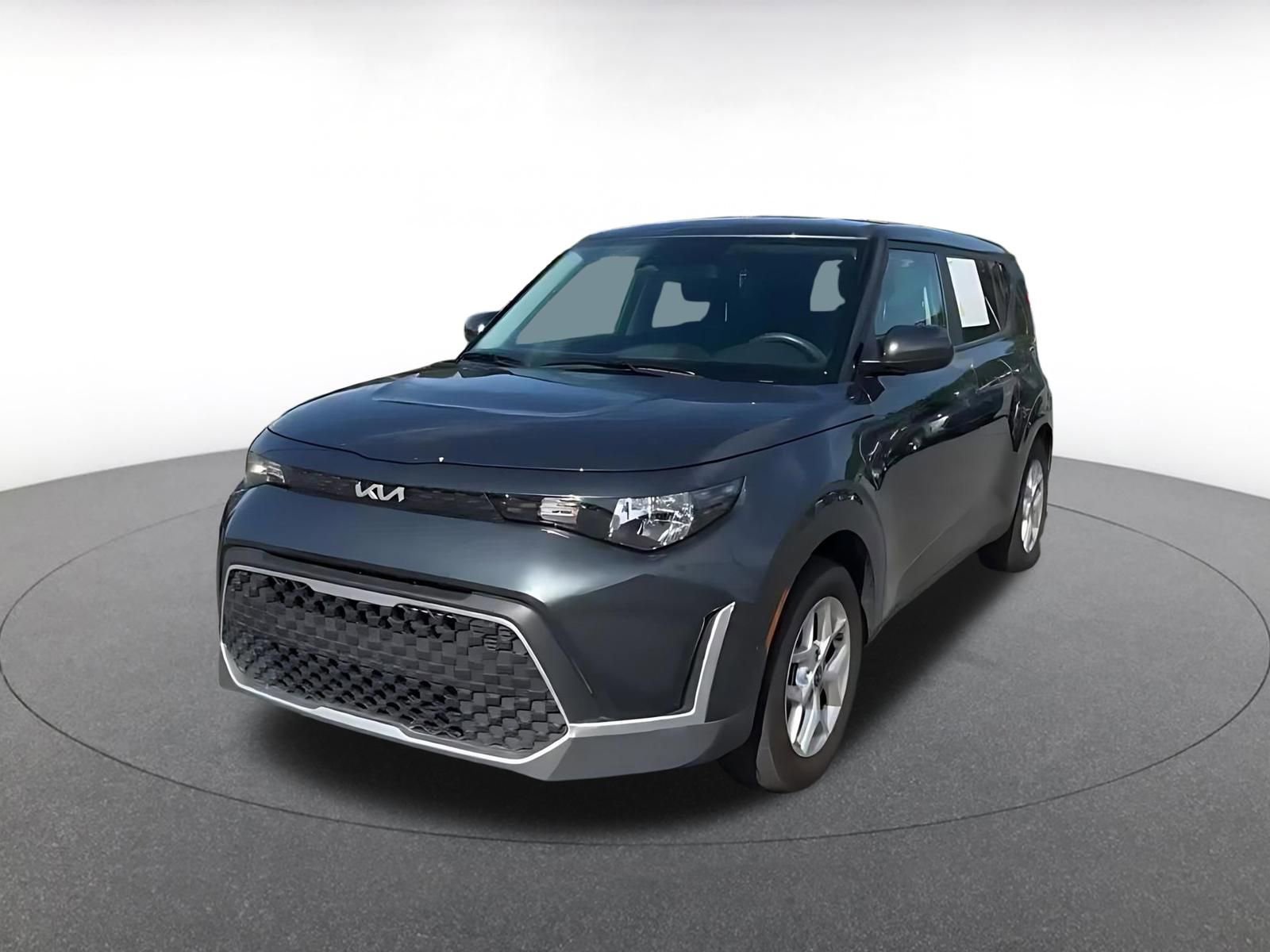 Used 2025 Kia Soul LX w/ LX Technology Package FWD image 7