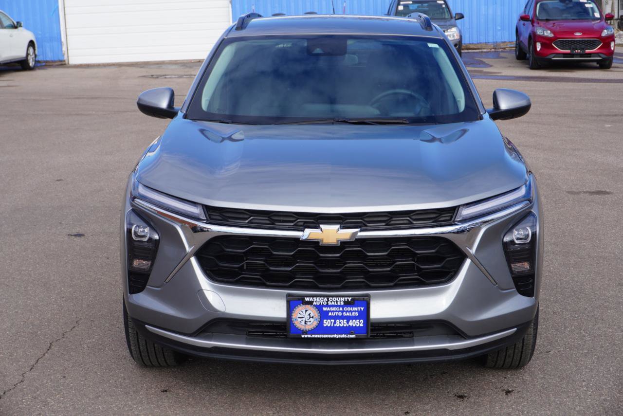 Used 2025 Chevrolet Trax LT w/ LT Convenience Package image 8