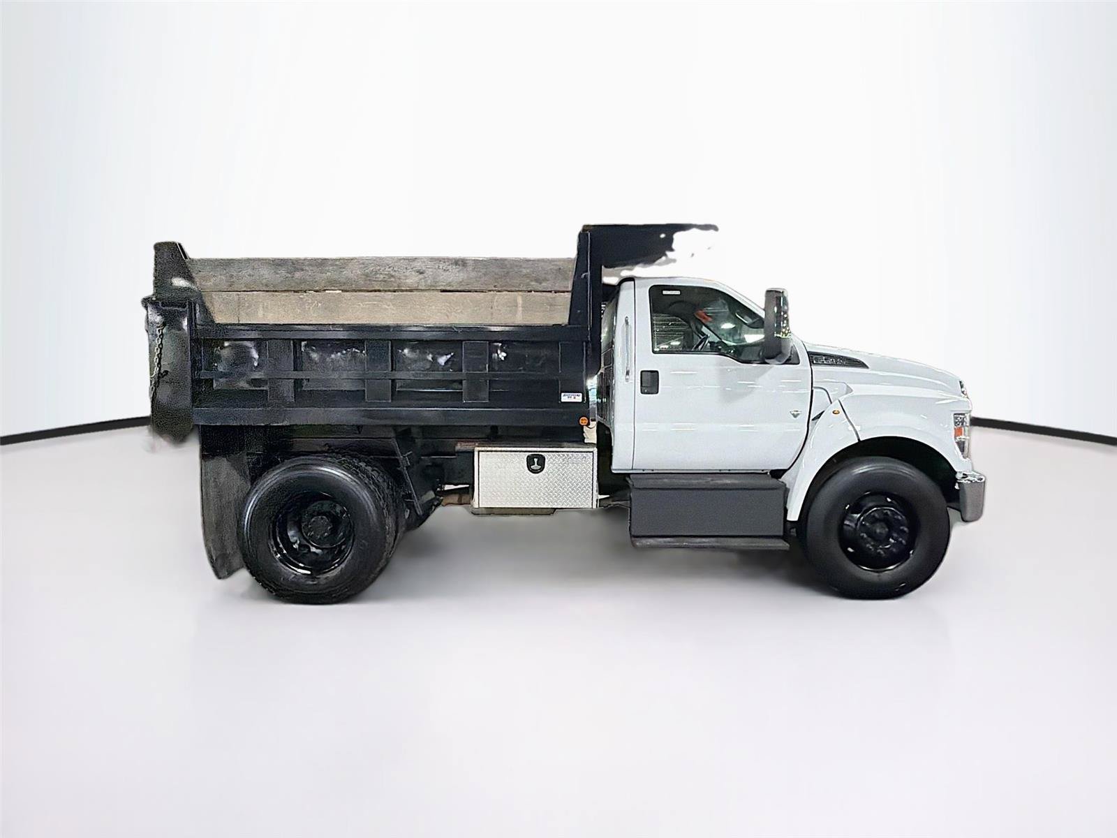 Used 2022 Ford F650 2WD Regular Cab Super Duty image 12