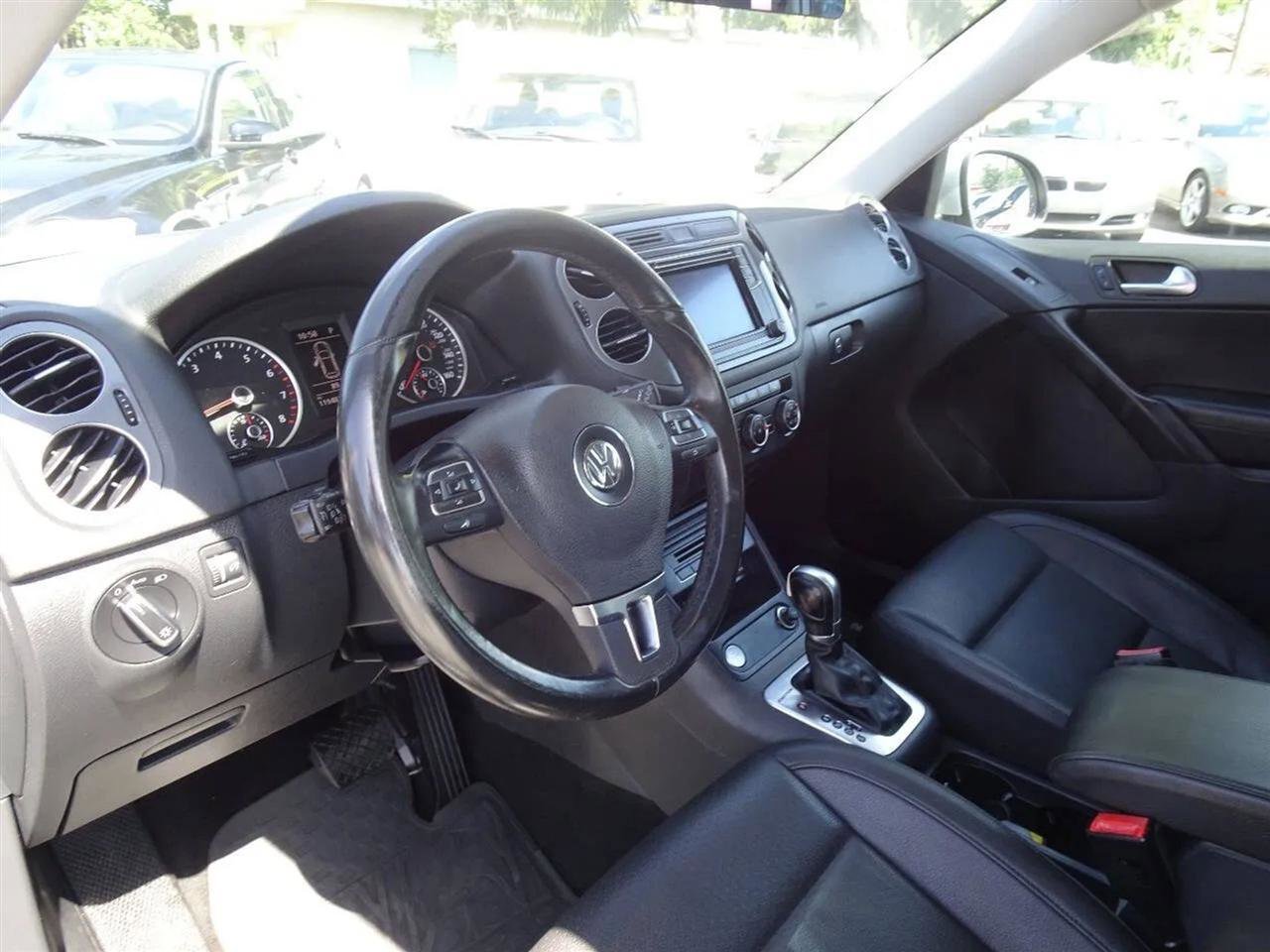 Used 2017 Volkswagen Tiguan S image 28