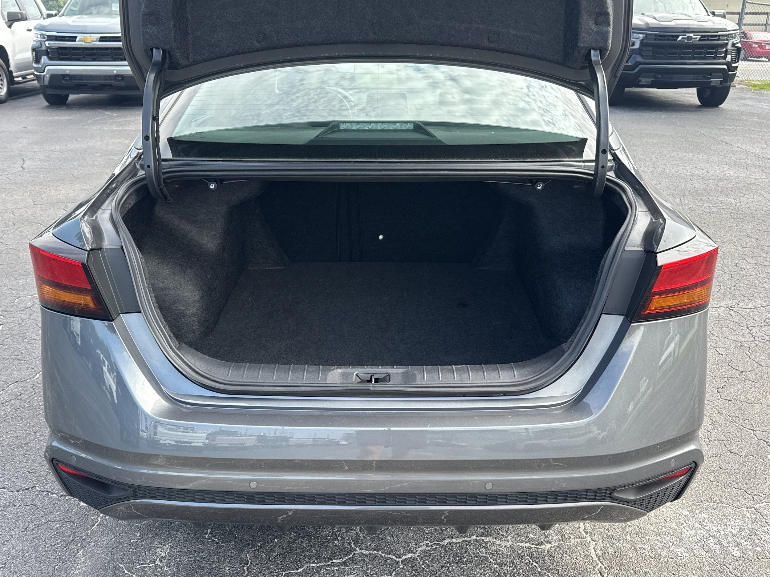 Used 2025 Nissan Altima 2.5 SV FWD image 13