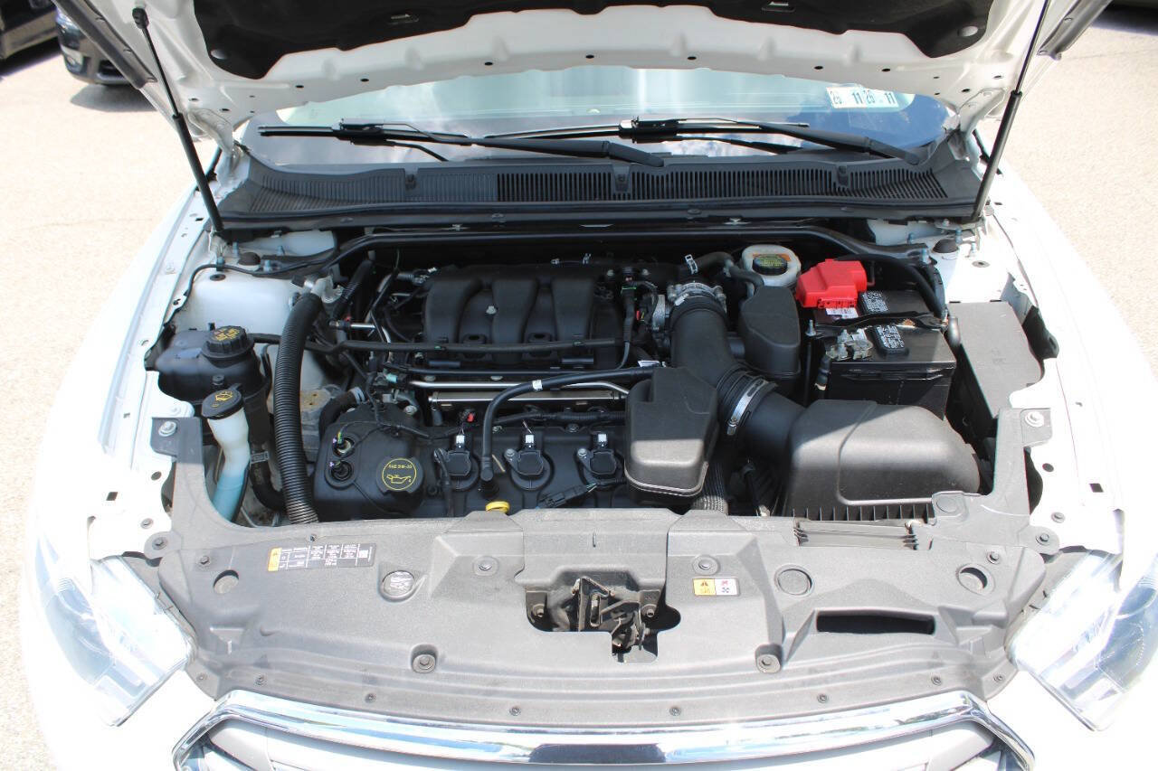 Used 2018 Ford Taurus SE FWD image 14