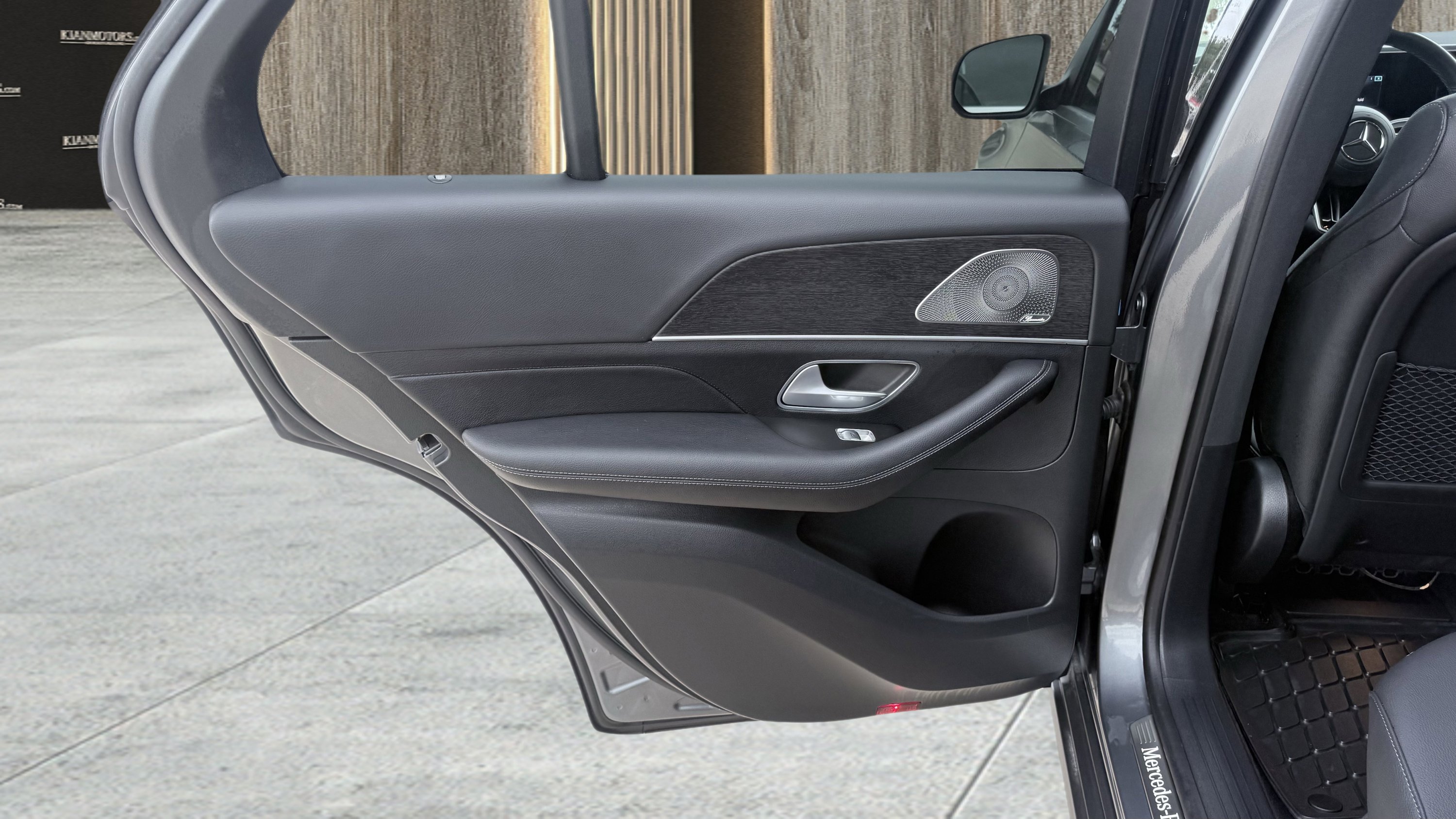 Used 2025 Mercedes-Benz GLE 450e 4MATIC image 12