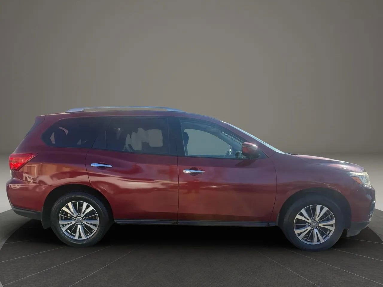 Used 2018 Nissan Pathfinder S image 4