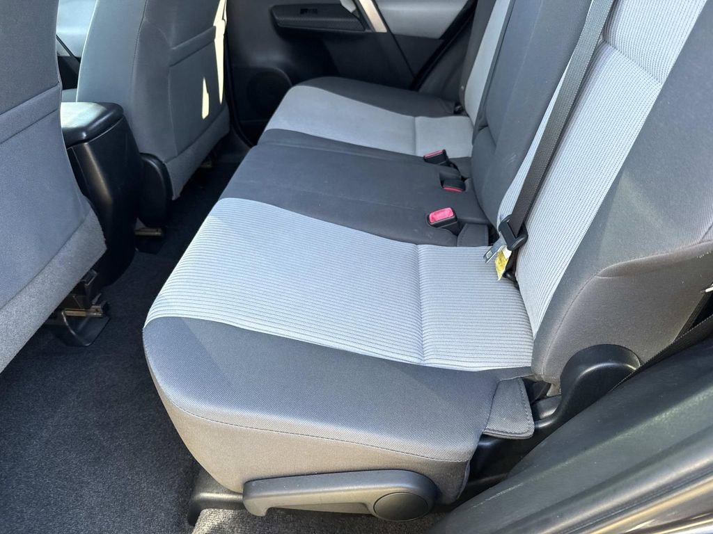 Used 2015 Toyota RAV4 LE image 14