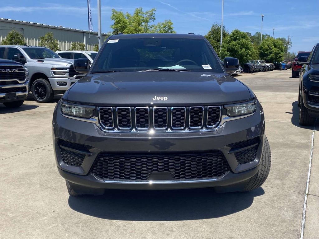 New 2026 Jeep Grand Cherokee Laredo X RWD image 2