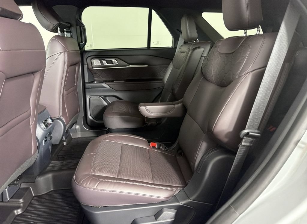 Used 2025 Ford Explorer Platinum w/ Ultimate Package AWD/4WD image 21
