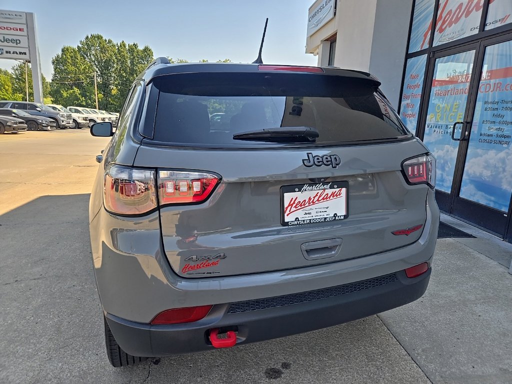 Used 2022 Jeep Compass Trailhawk w/ Trailhawk Convenience Group AWD/4WD image 10