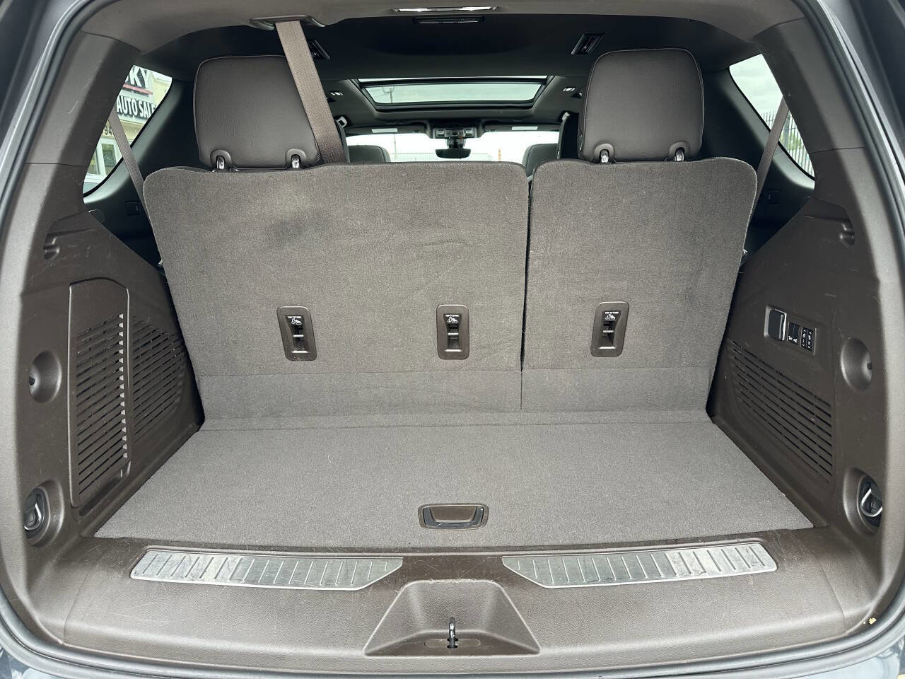 Used 2021 GMC Yukon Denali w/ Denali Premium Package image 40