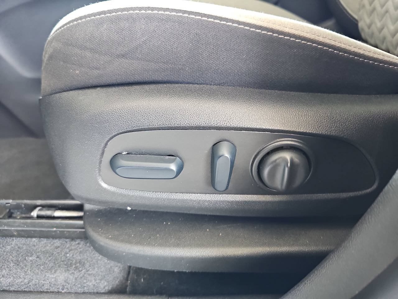 Used 2024 Chevrolet Equinox LS w/ LS Convenience Package AWD/4WD image 32