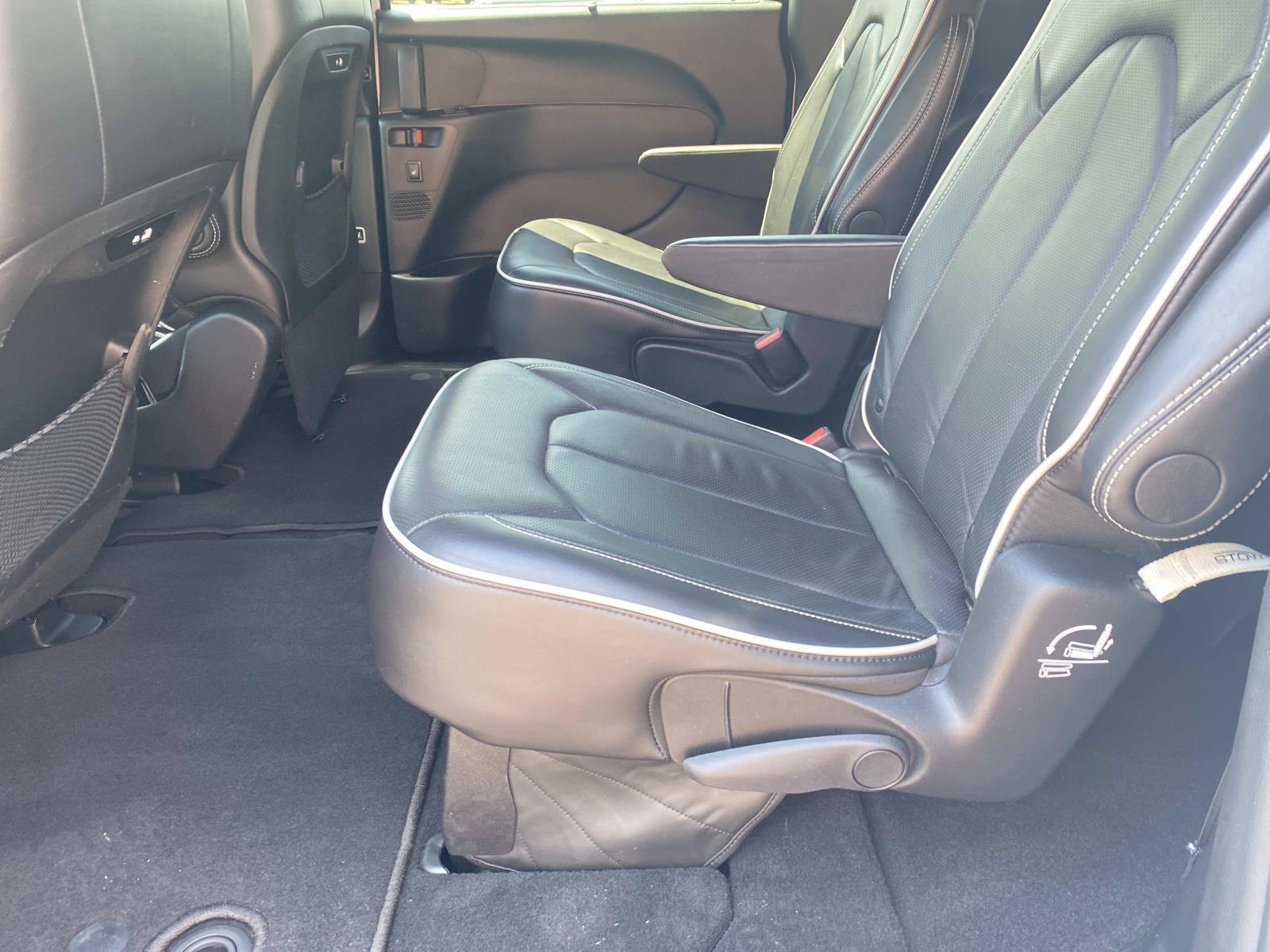 Used 2025 Chrysler Pacifica Limited FWD image 18