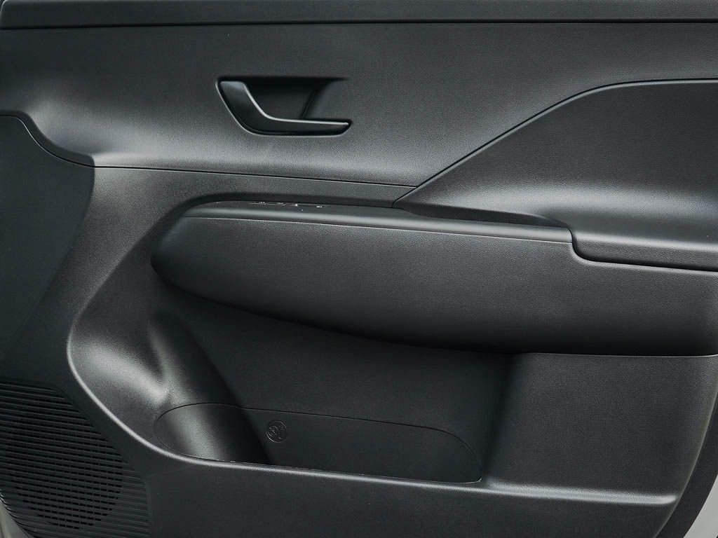 New 2027 Hyundai Kona SE FWD image 9