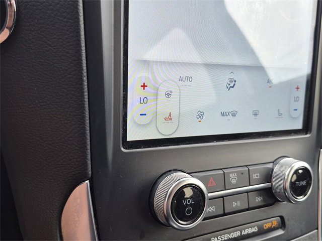 Used 2024 Ford Edge Titanium image 39