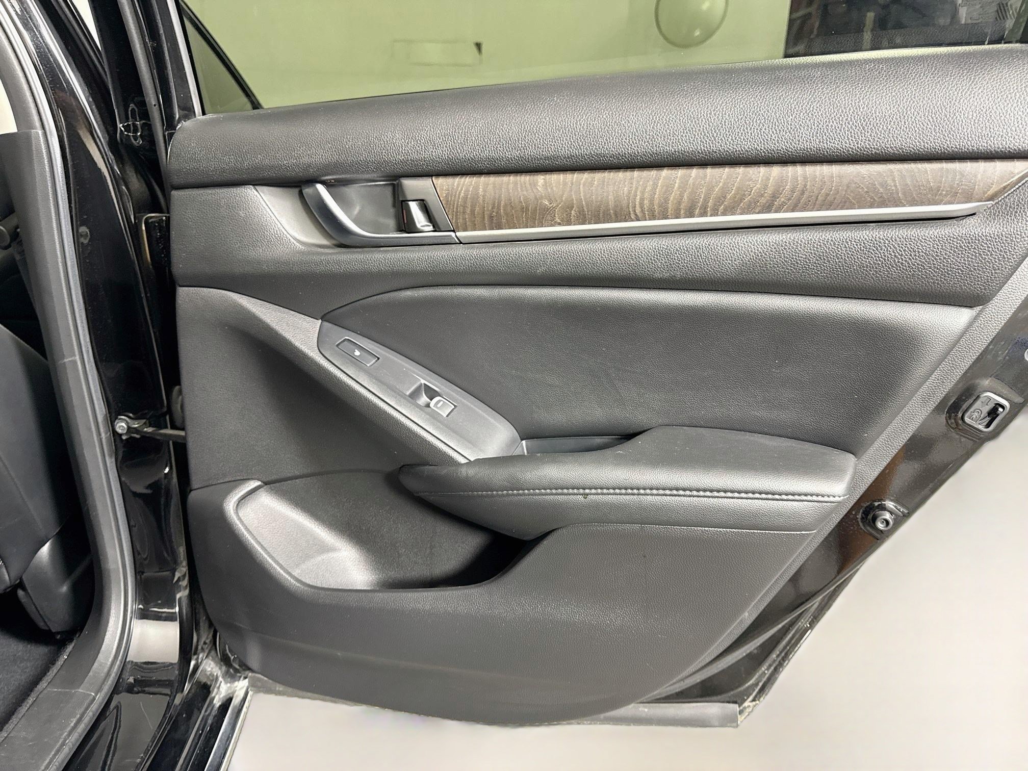 Used 2022 Honda Accord Touring image 28