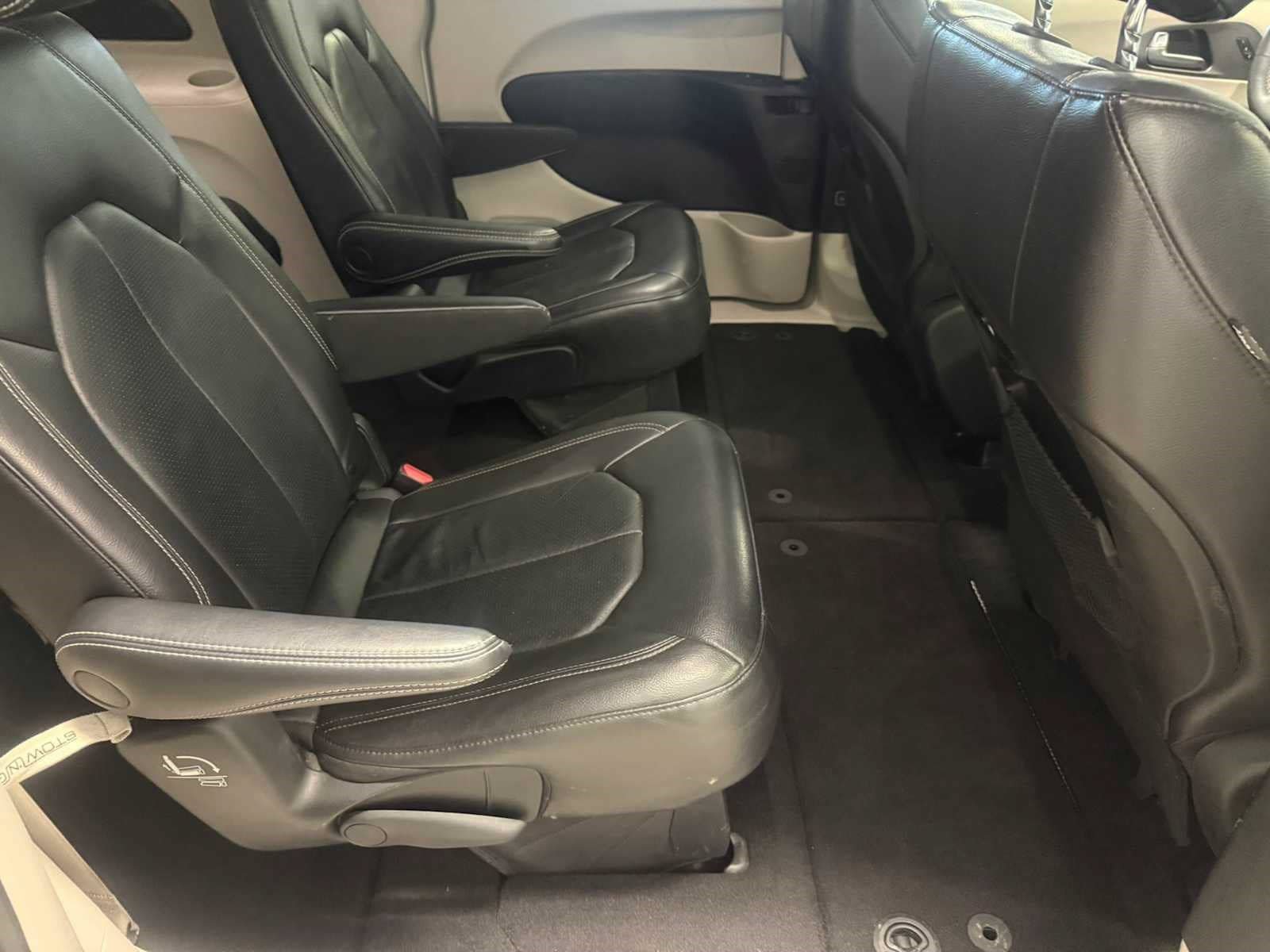 Used 2022 Chrysler Pacifica Touring-L FWD image 24